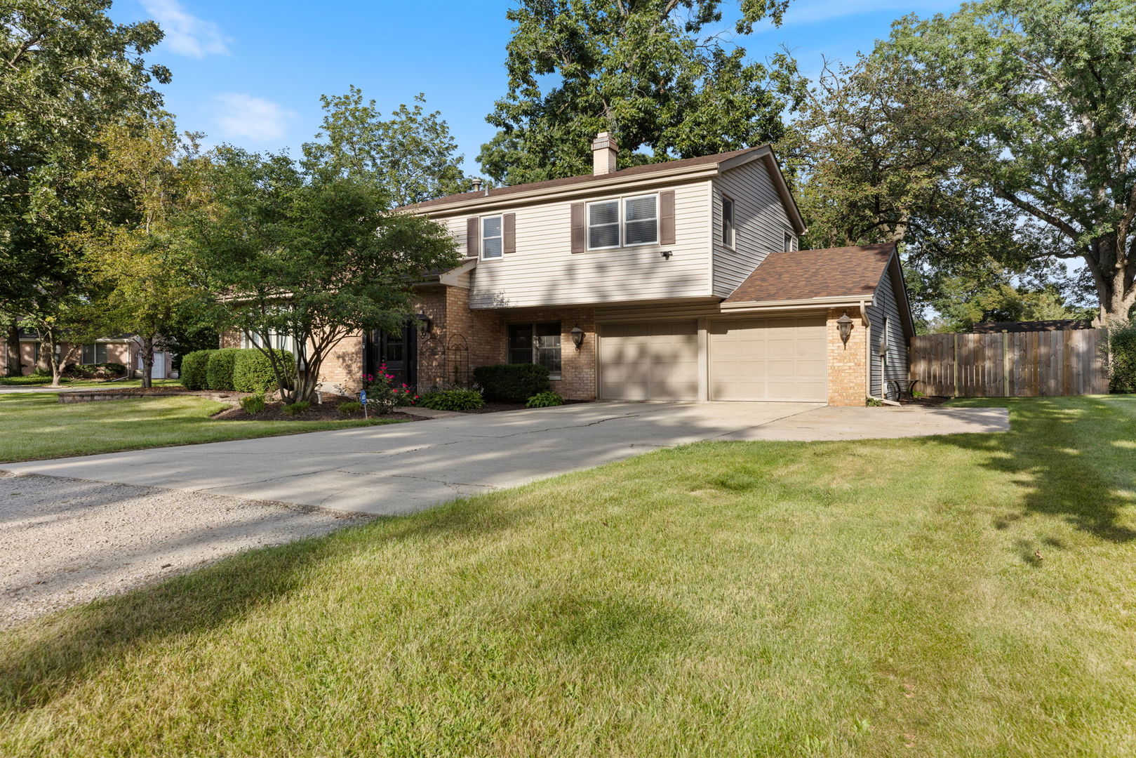 22353 S Knyghtwood Drive Property Photo 3