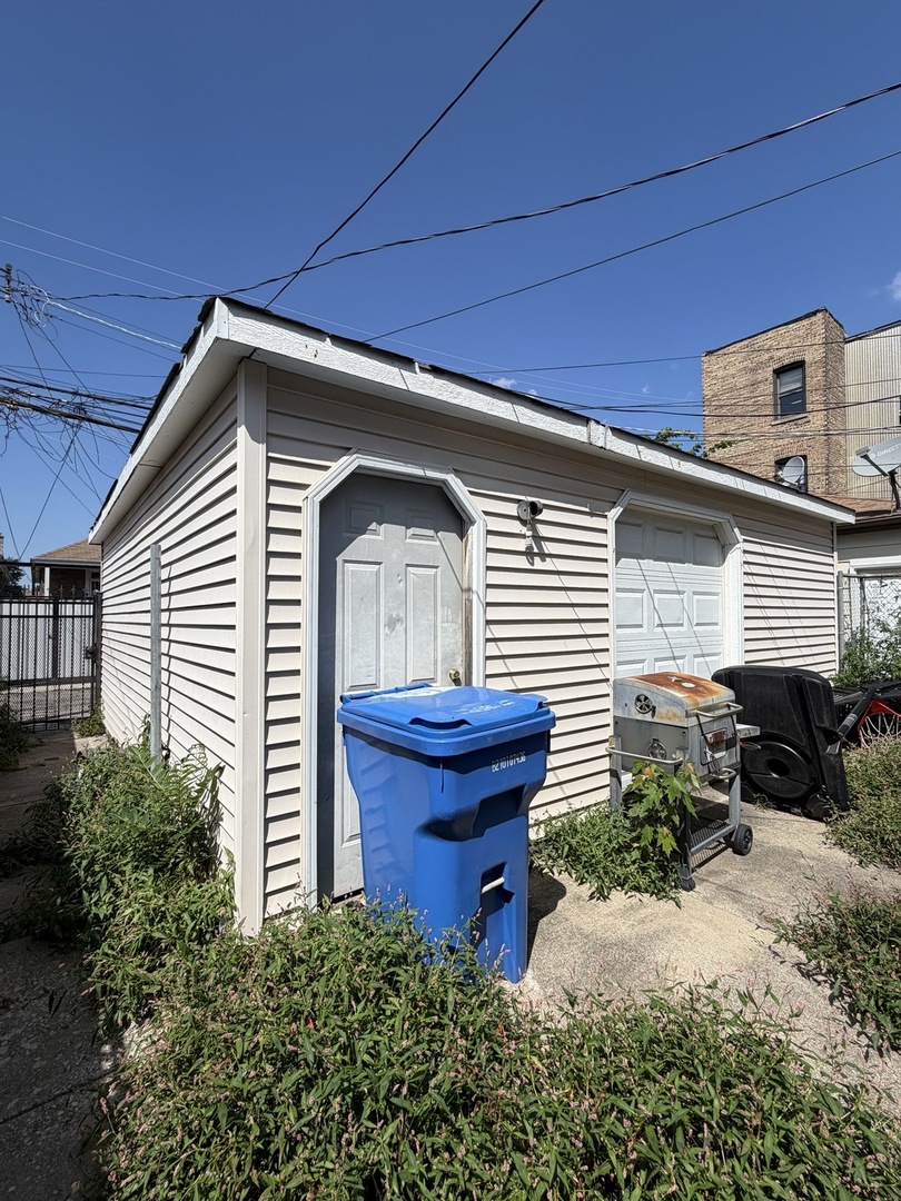 7610 S Honore Street Property Photo 6