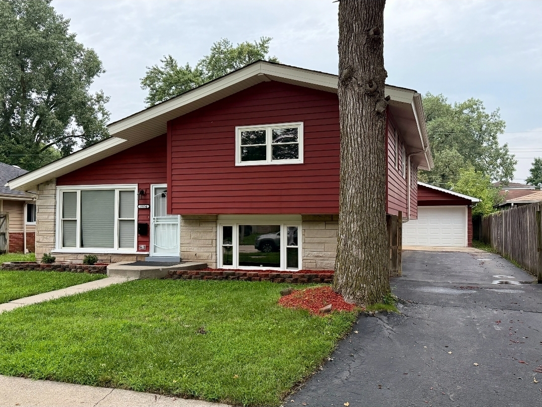 15134 Hastings Drive Property Photo 2