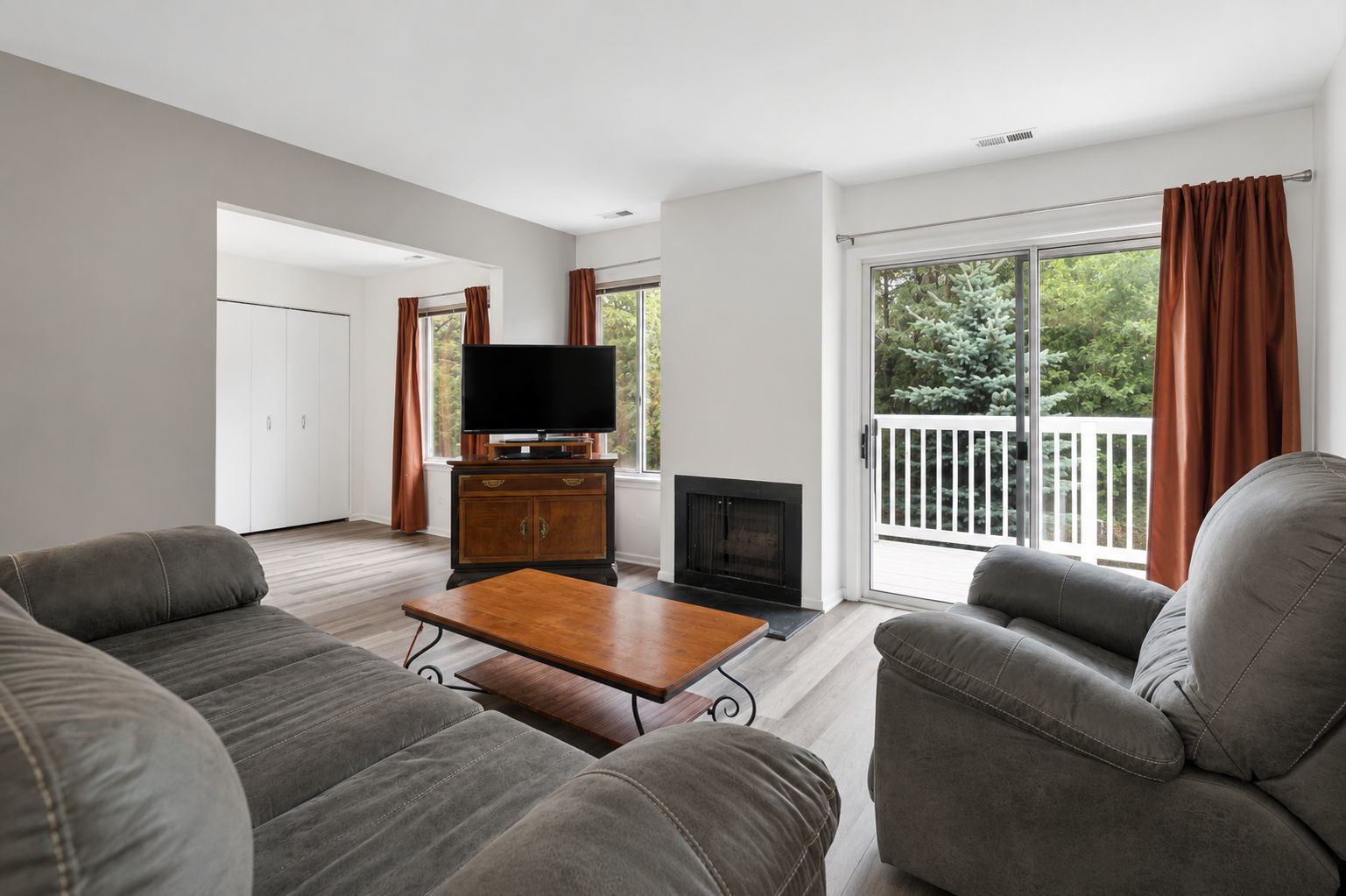 440 Somerset Court D Property Photo 6