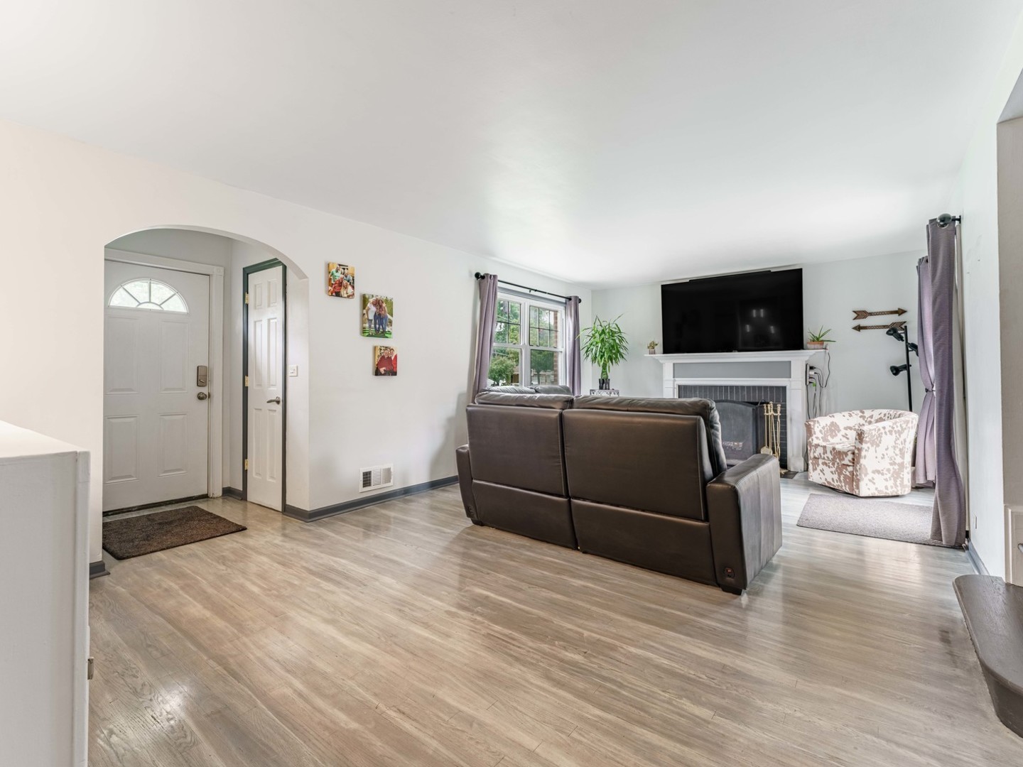 301 W Lonnquist Boulevard Property Photo 2