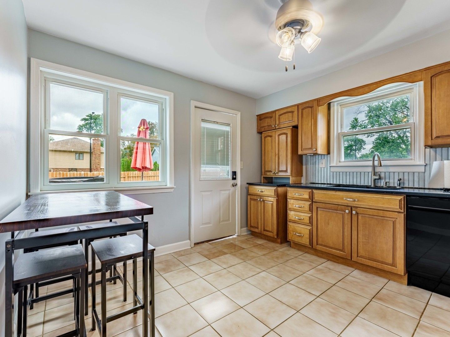 301 W Lonnquist Boulevard Property Photo 6