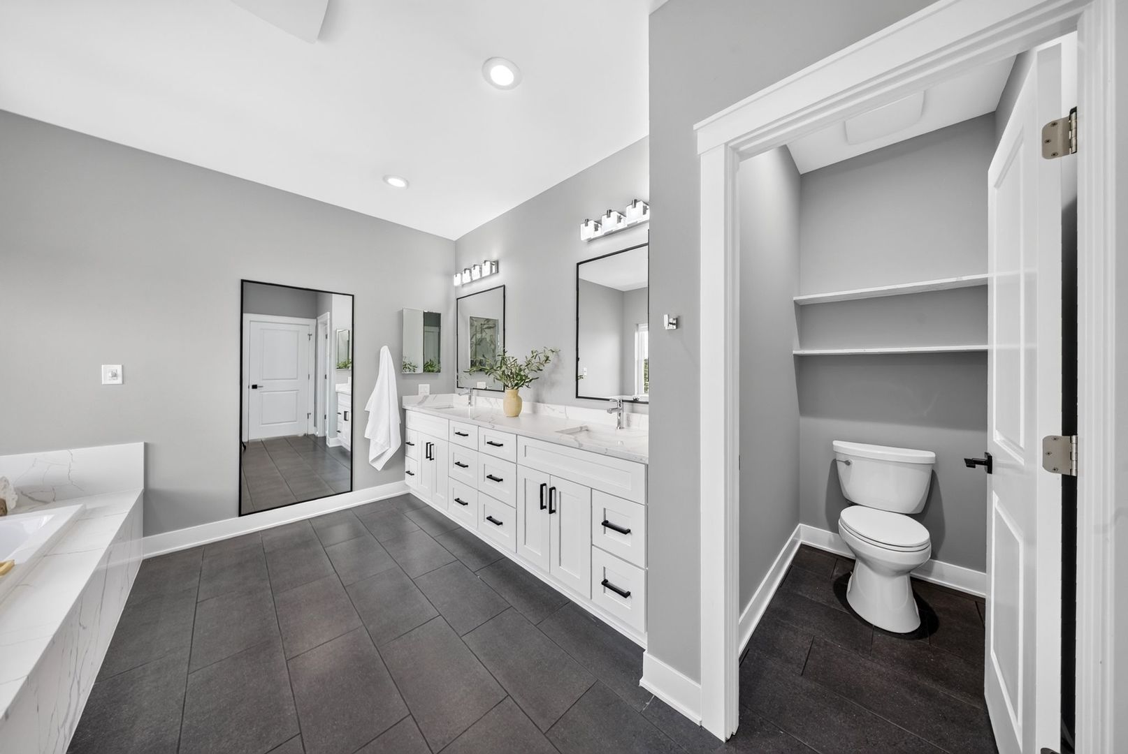 12740336 Property Photo 33