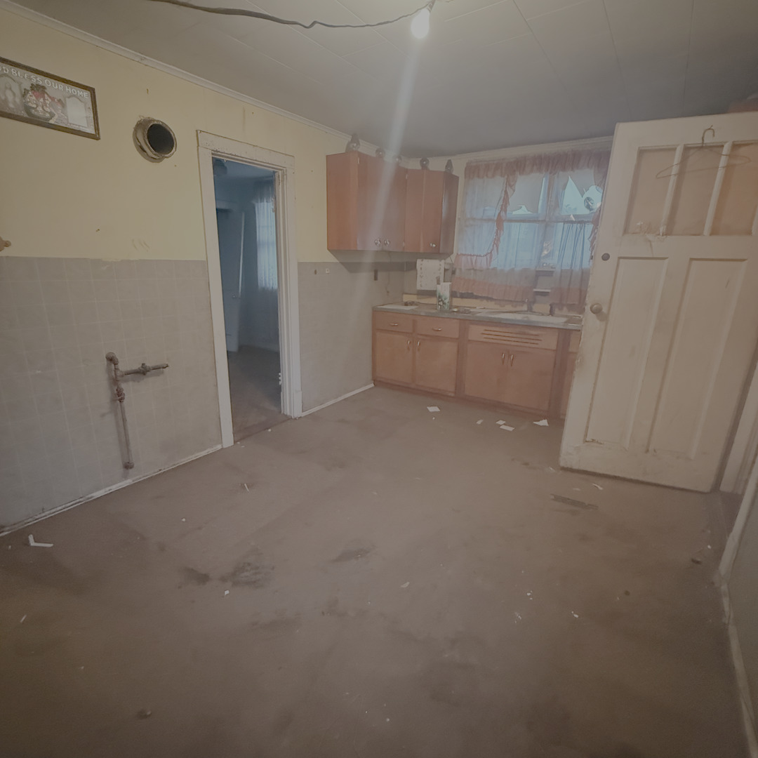 4559 S Karlov Avenue Property Photo 8