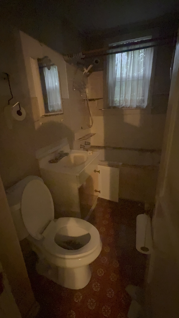4559 S Karlov Avenue Property Photo 12