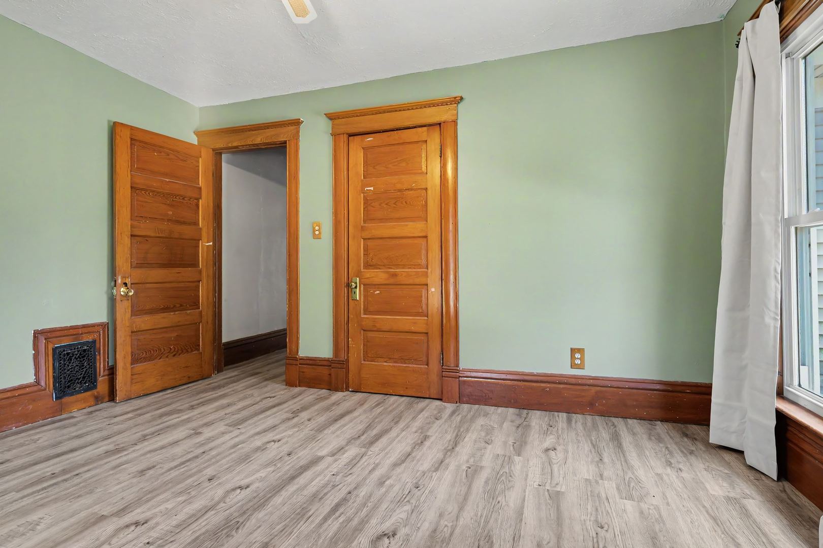 904 E Water Street Property Photo 21
