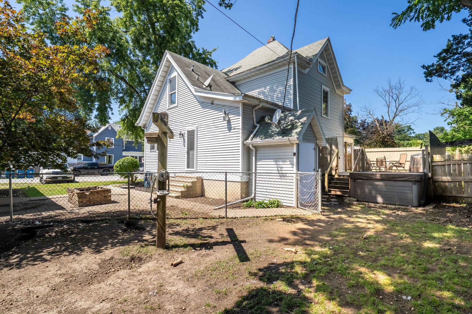 904 E Water Street Property Photo 35