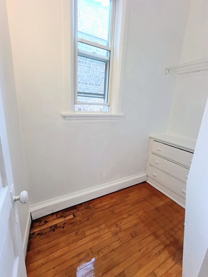 1911 W Belmont Avenue 2r Property Photo 5