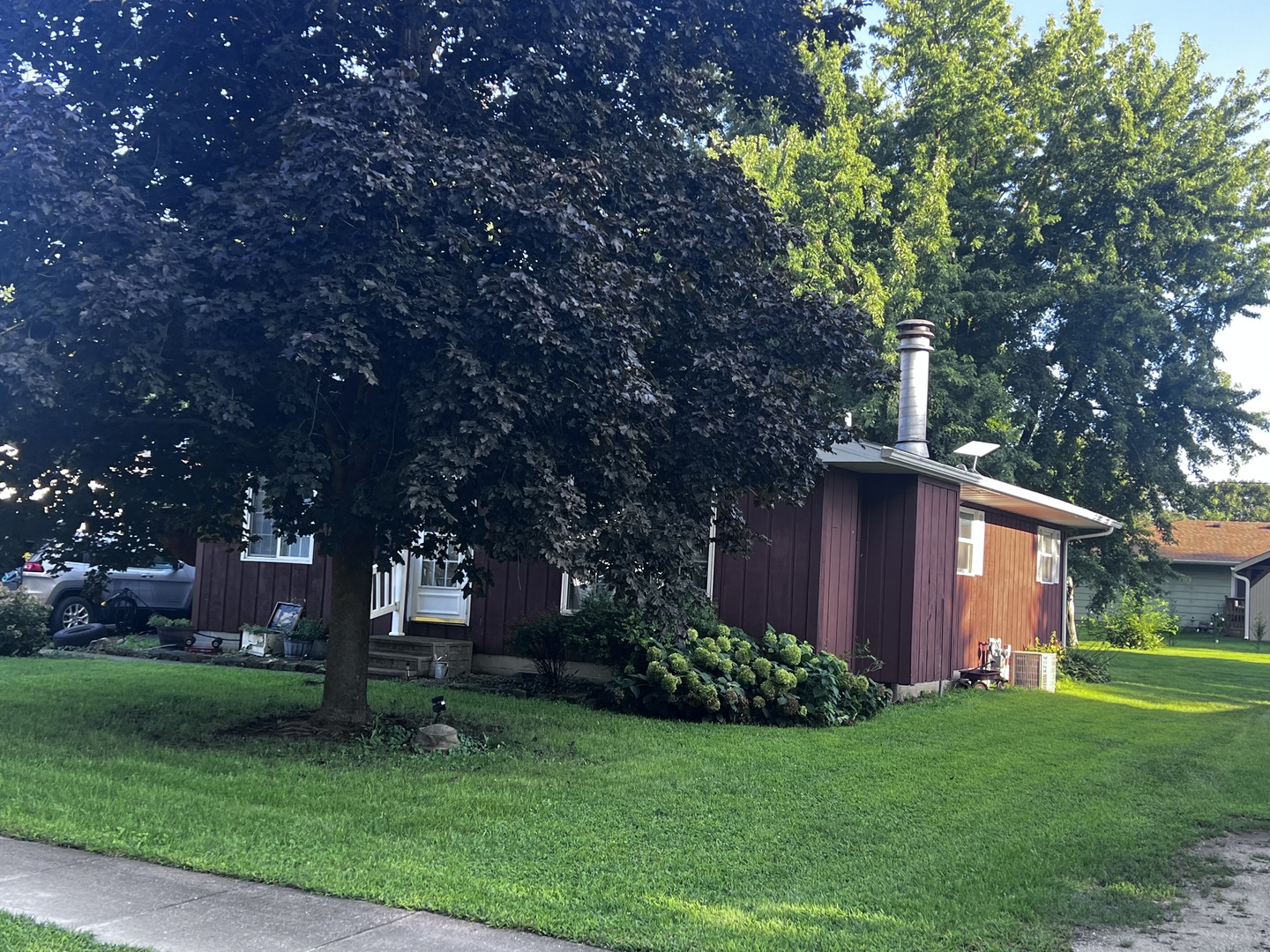 222 E Beech Street Property Photo 1