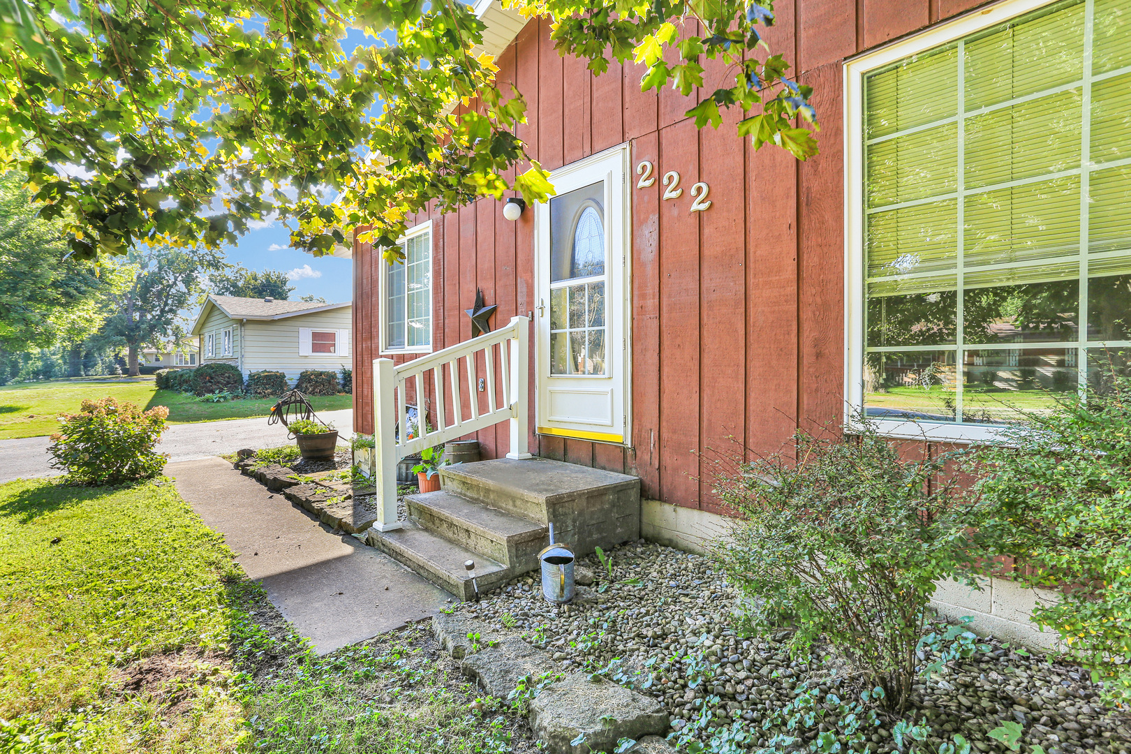 222 E Beech Street Property Photo 3