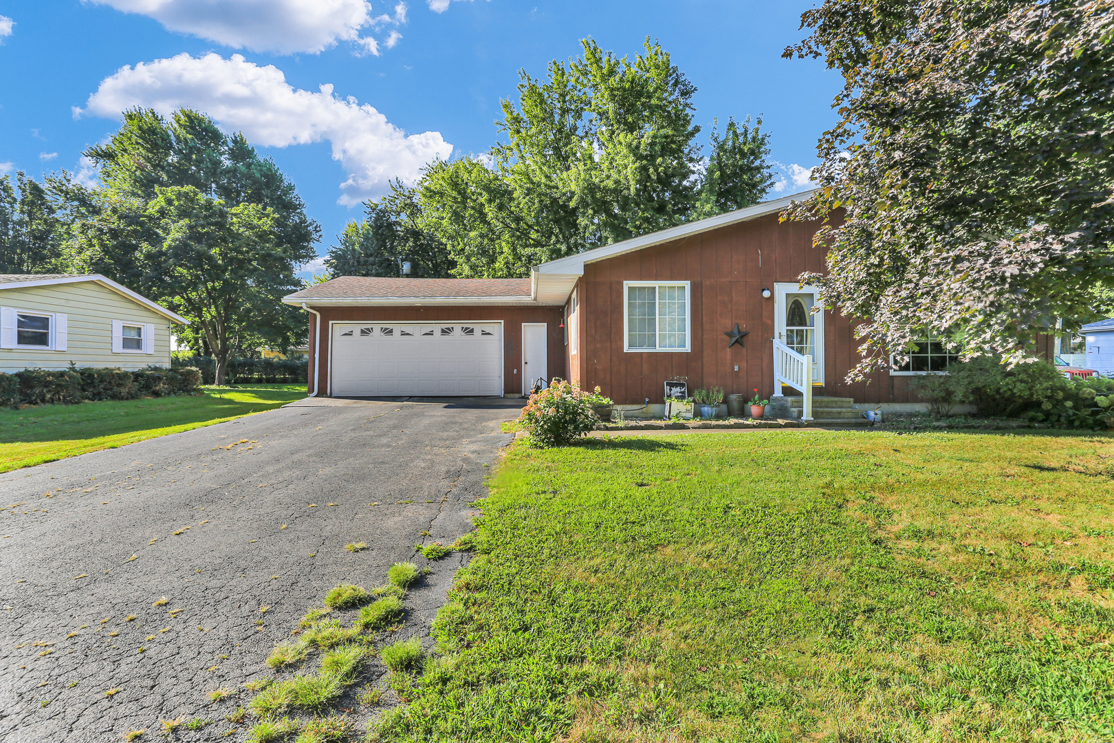 222 E Beech Street Property Photo 5