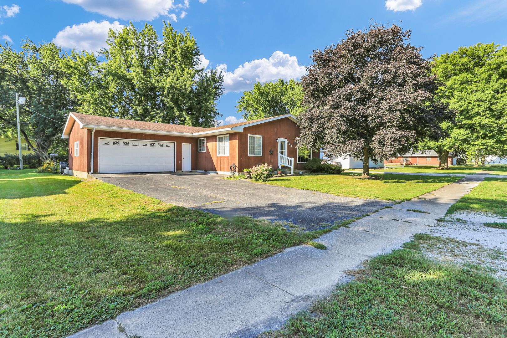 222 E Beech Street Property Photo 6