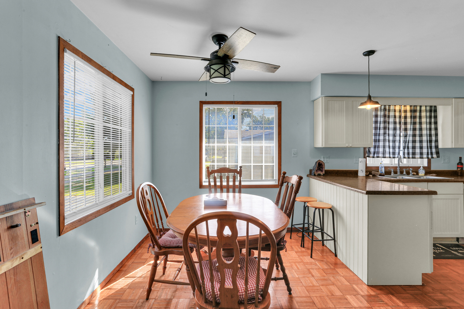 222 E Beech Street Property Photo 8