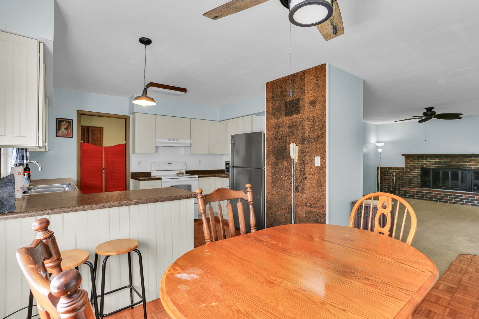 222 E Beech Street Property Photo 9