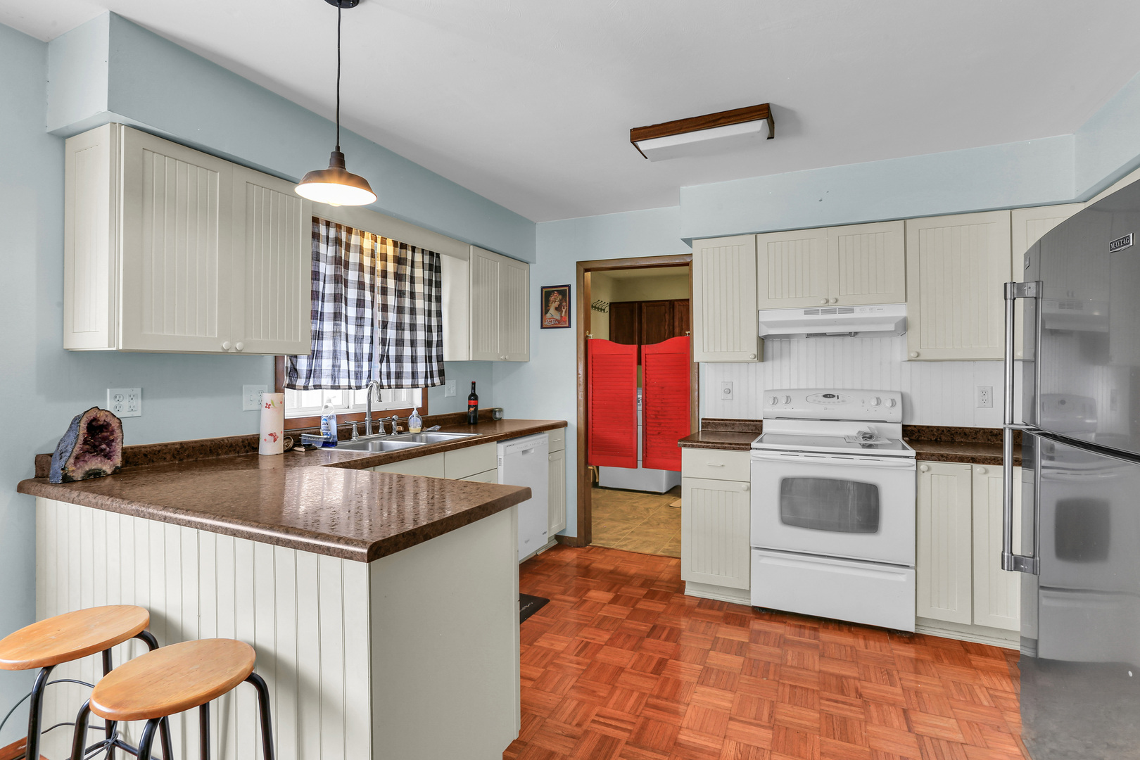 222 E Beech Street Property Photo 10