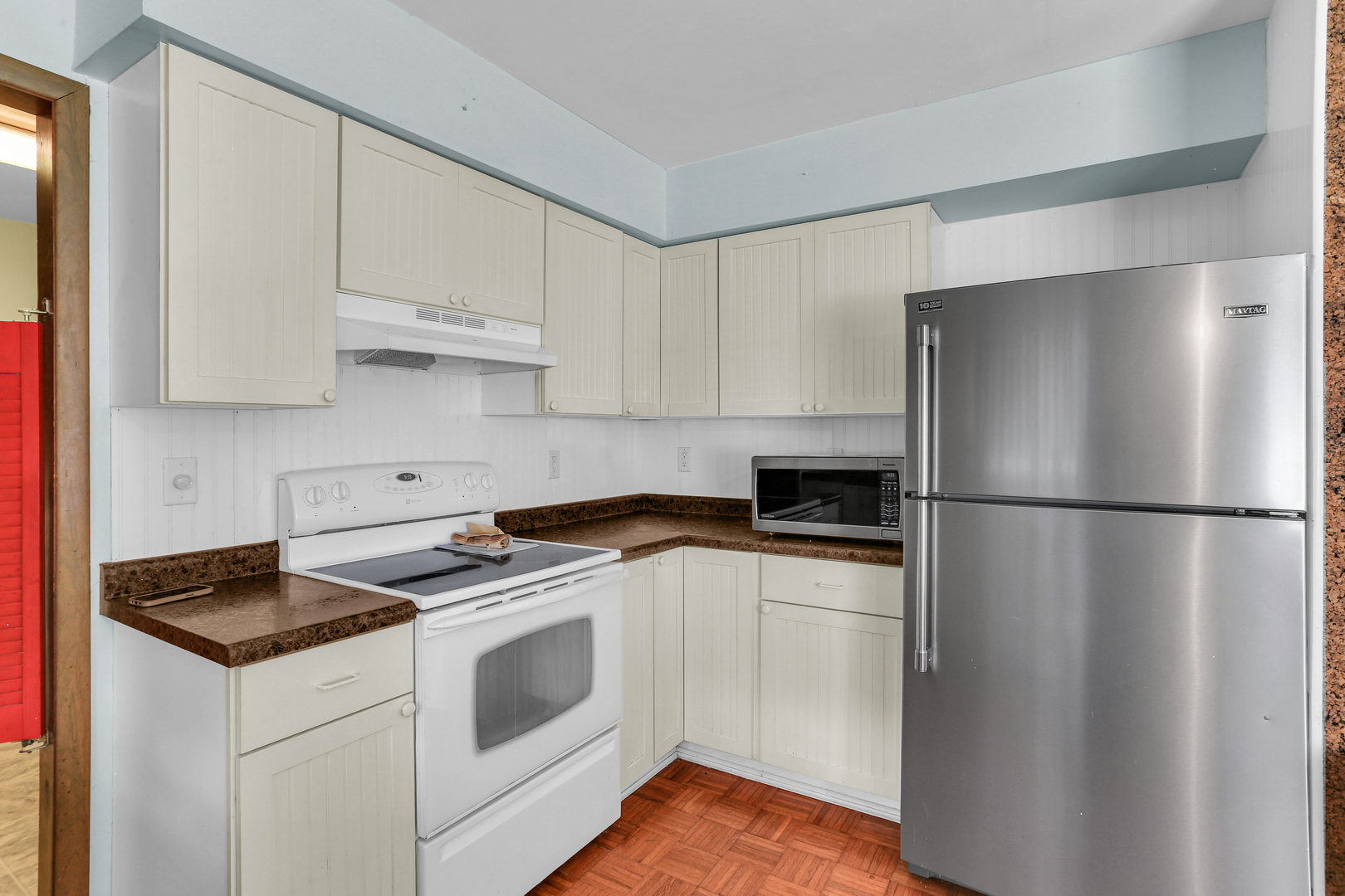 222 E Beech Street Property Photo 13
