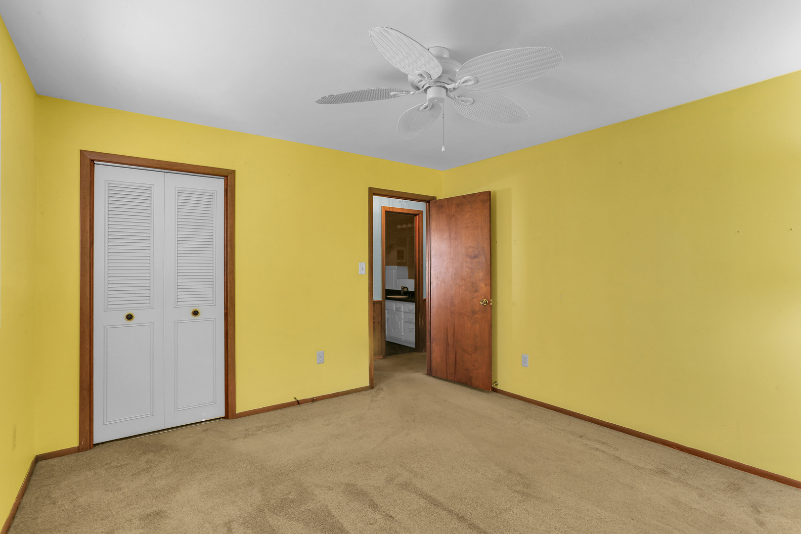 222 E Beech Street Property Photo 17