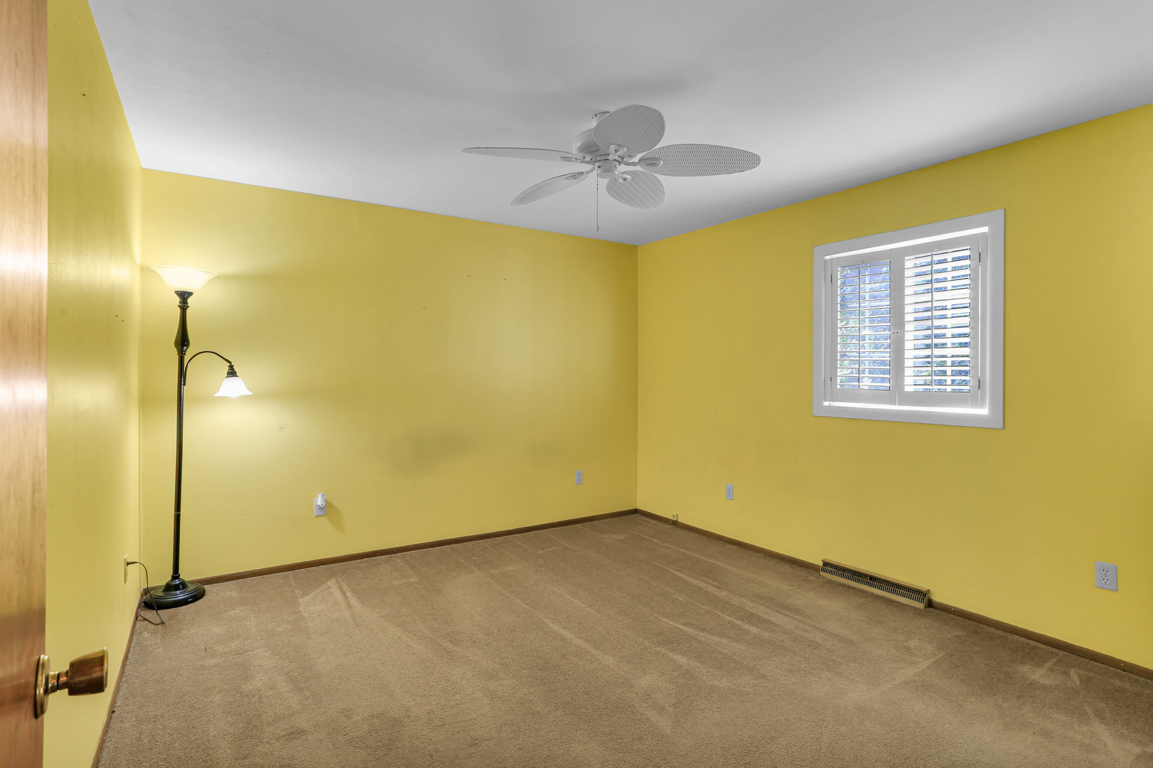 222 E Beech Street Property Photo 18