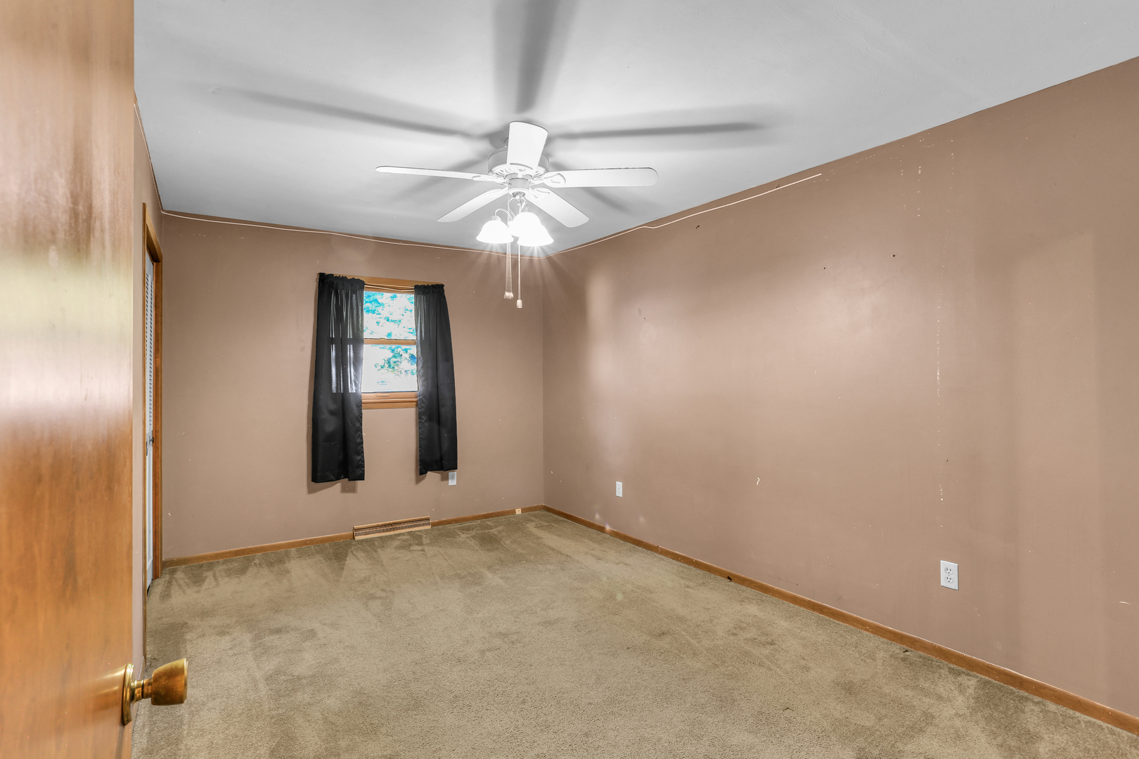 222 E Beech Street Property Photo 22