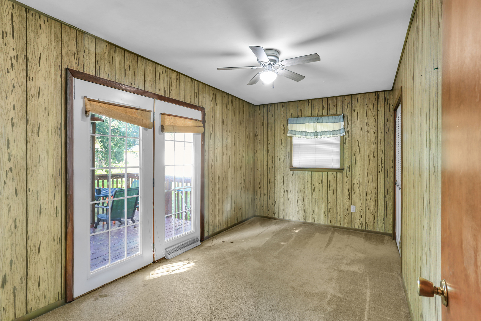 222 E Beech Street Property Photo 25