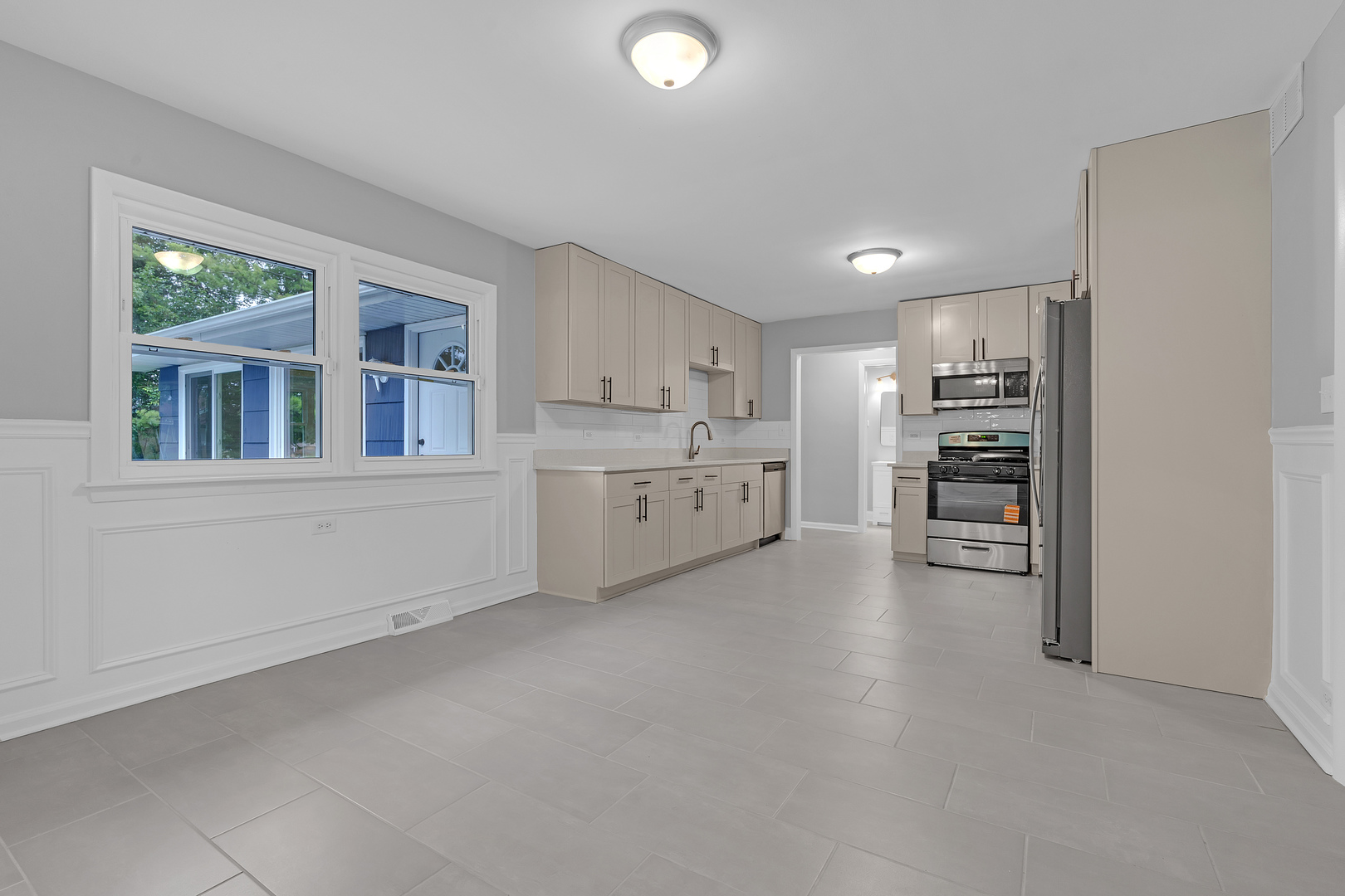 16037 Evans Avenue Property Photo 6