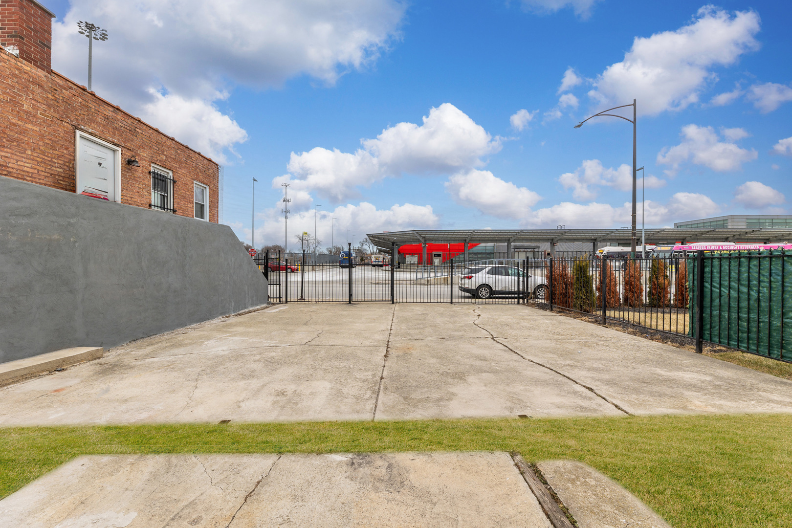 9422 S Lafayette Avenue Property Photo 8