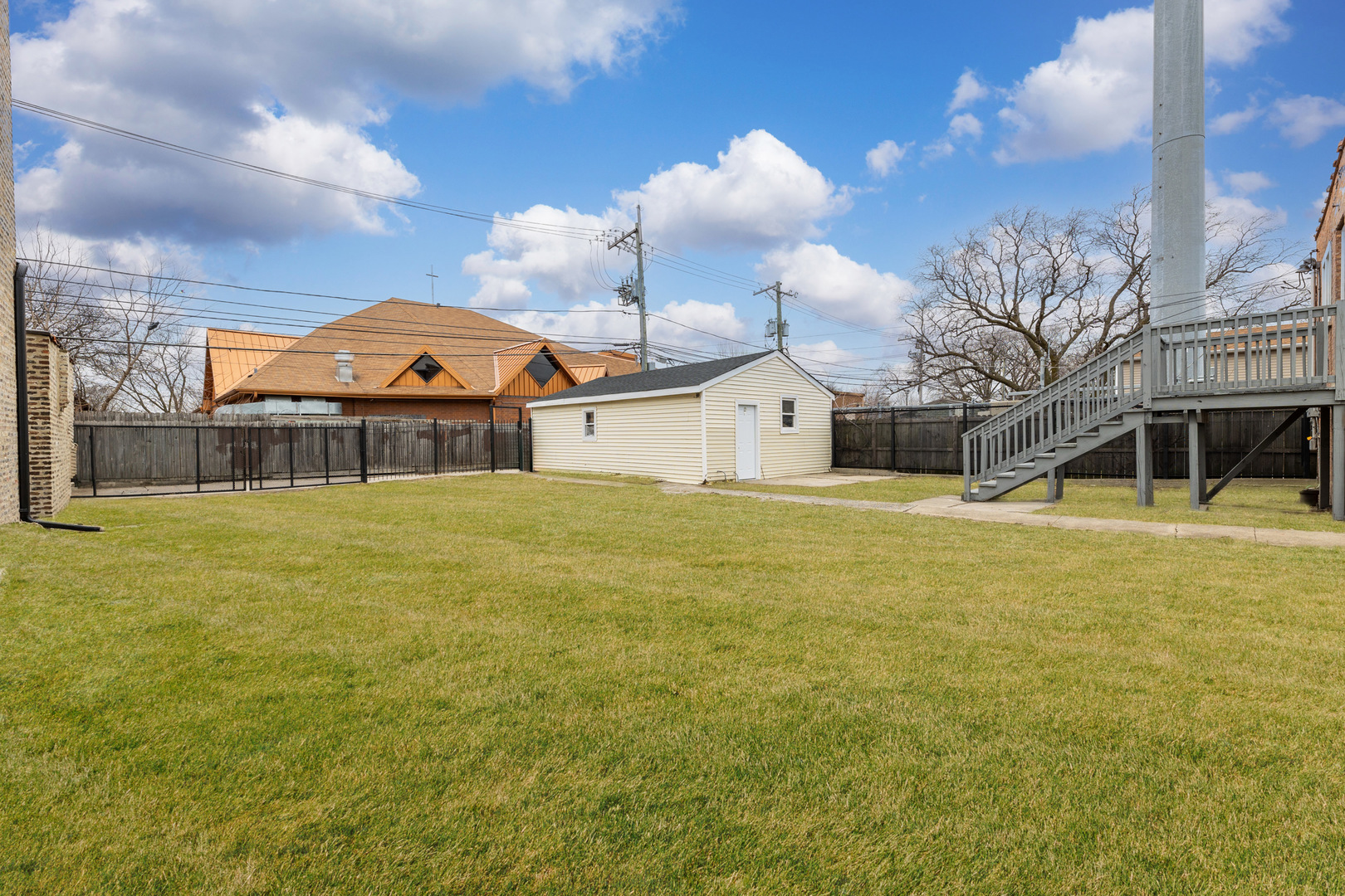 9422 S Lafayette Avenue Property Photo 10
