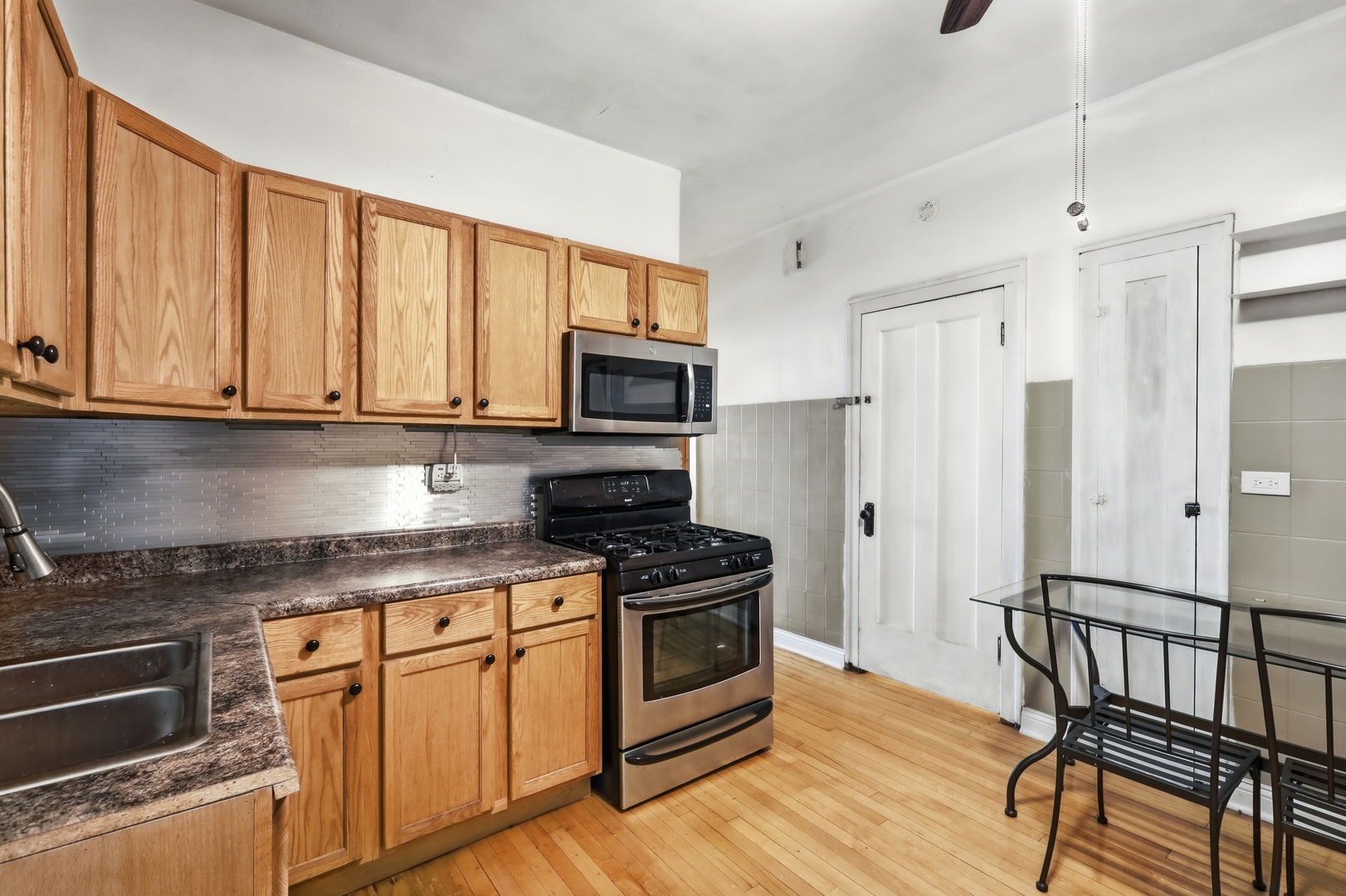 6641 S Fairfield Avenue Property Photo 6