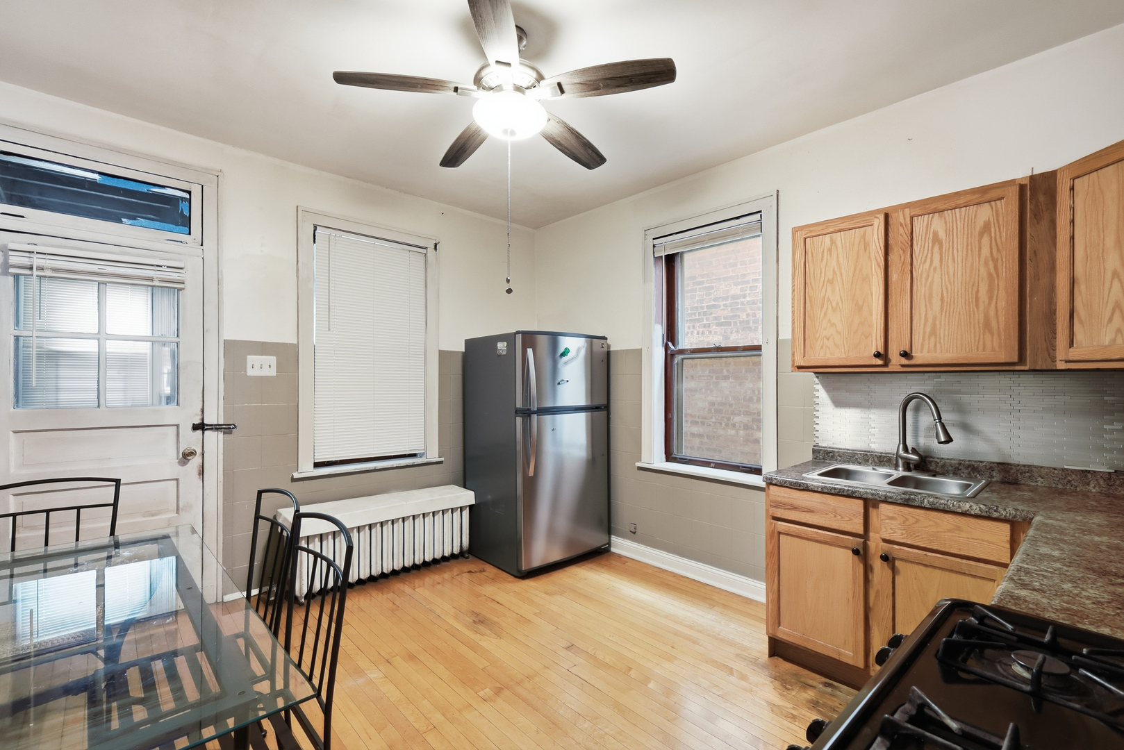 6641 S Fairfield Avenue Property Photo 7