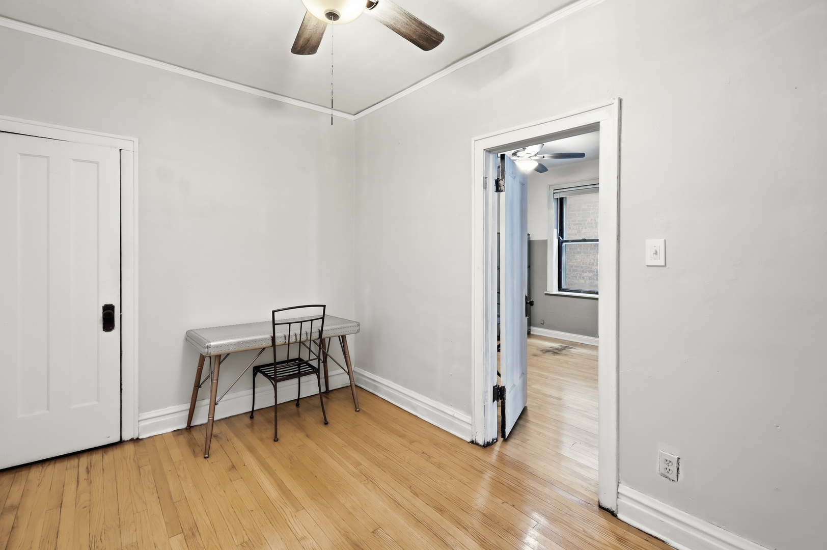 6641 S Fairfield Avenue Property Photo 8