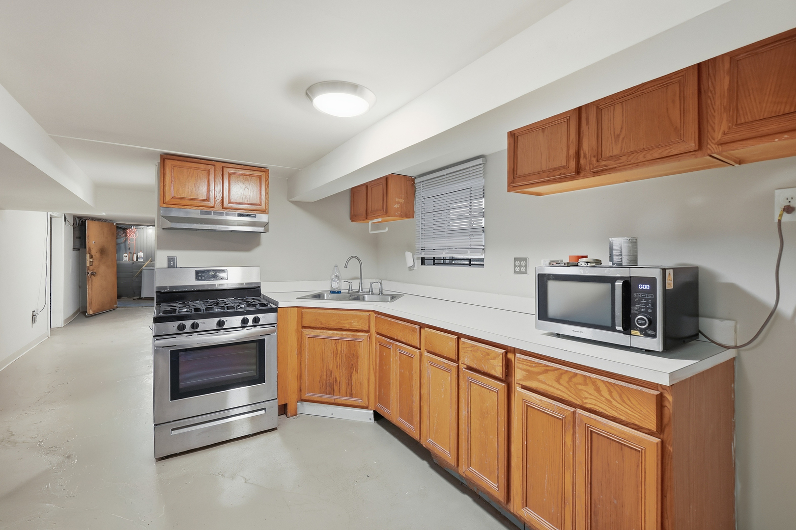 6641 S Fairfield Avenue Property Photo 13