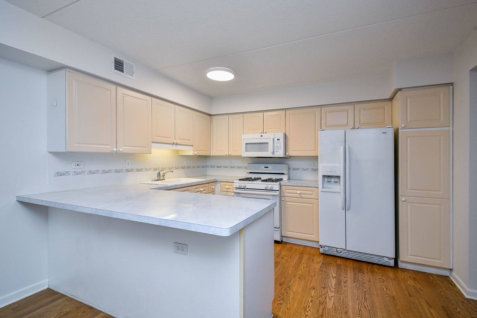 126 Day Street 203 Property Photo 4