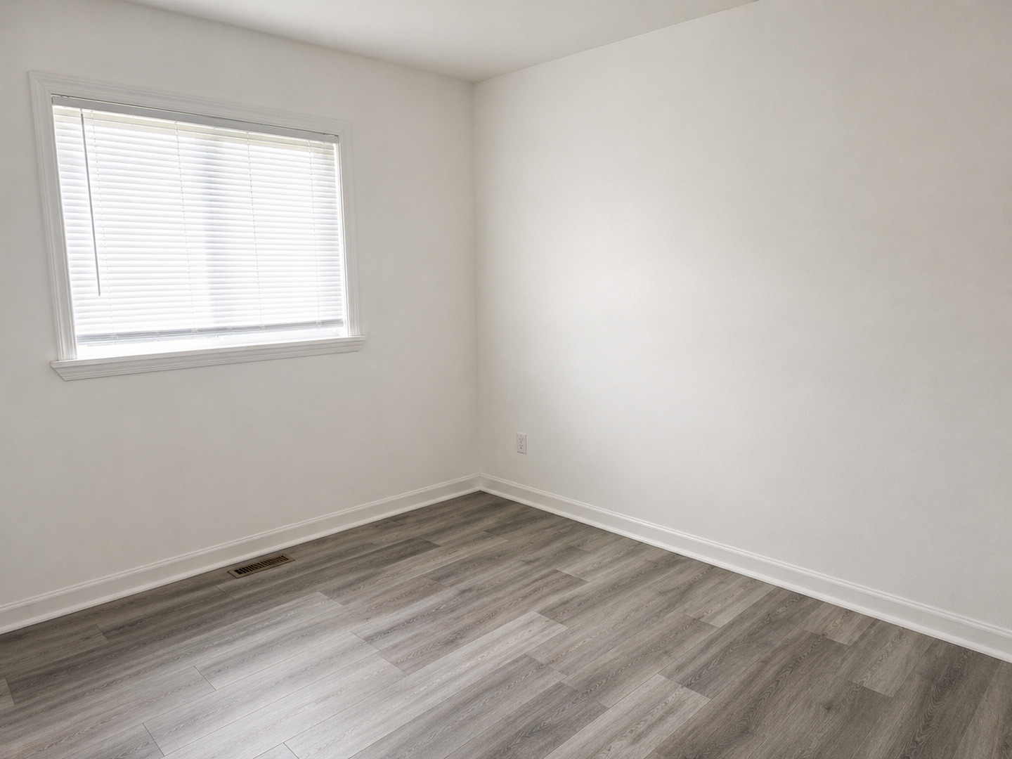 1180 Larkdale Row Property Photo 4