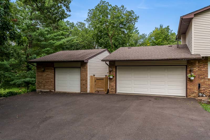 16557 Grove Creek Circle Property Photo 3