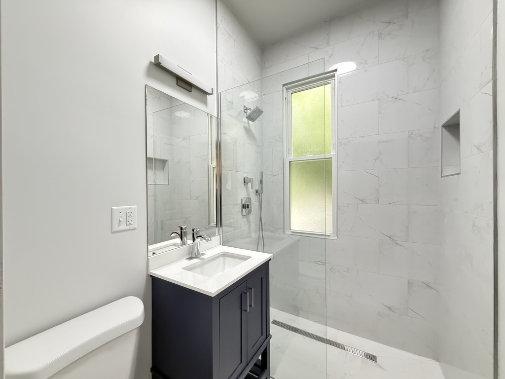 1111 W Roscoe Street 2 Property Photo 6