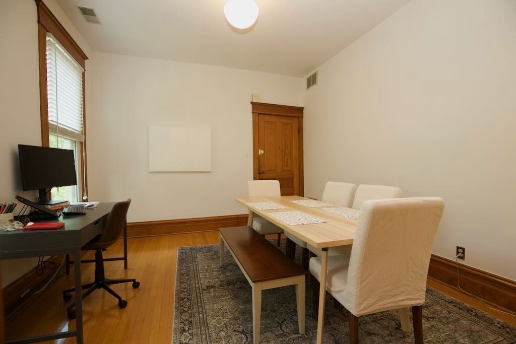 1111 W Roscoe Street 2 Property Photo 7