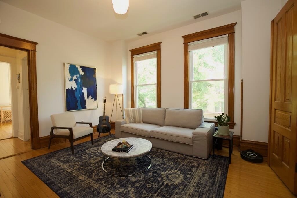 1111 W Roscoe Street 2 Property Photo 10