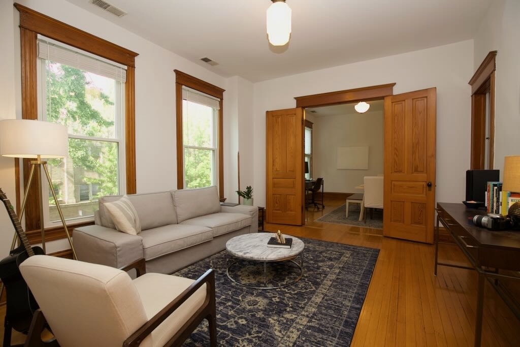1111 W Roscoe Street 2 Property Photo 11