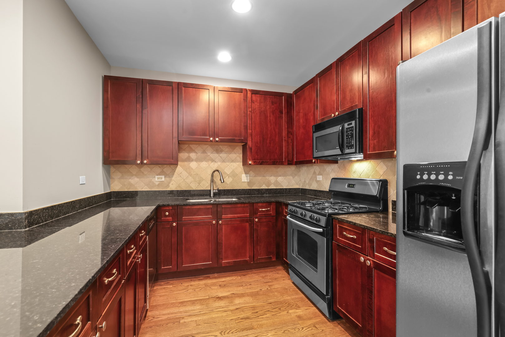 5300 N Lincoln Avenue 3c Property Photo 6