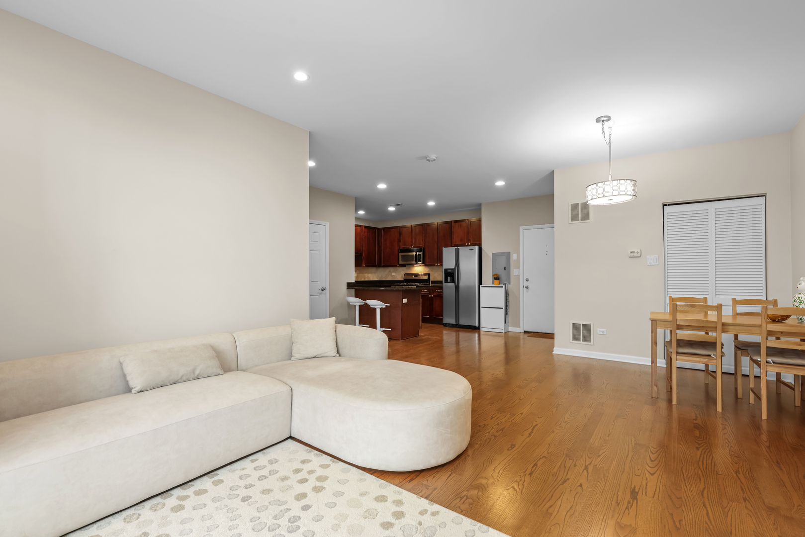 5300 N Lincoln Avenue 3c Property Photo 10