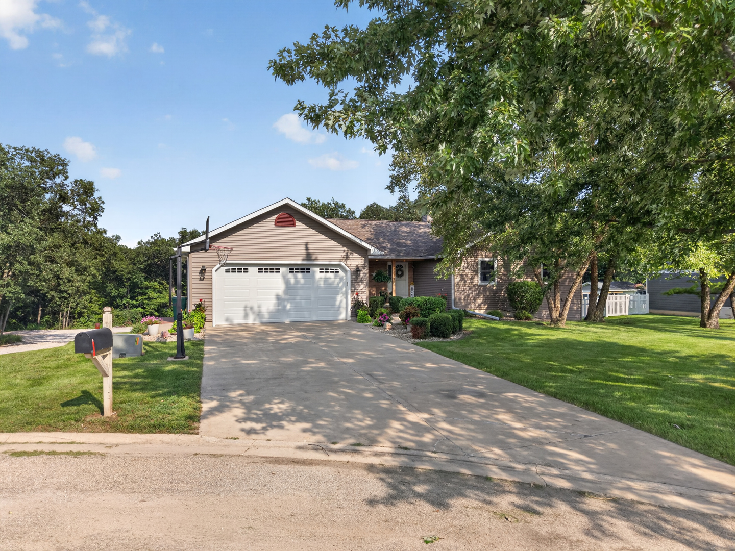 1119 Carter Street Property Photo 5