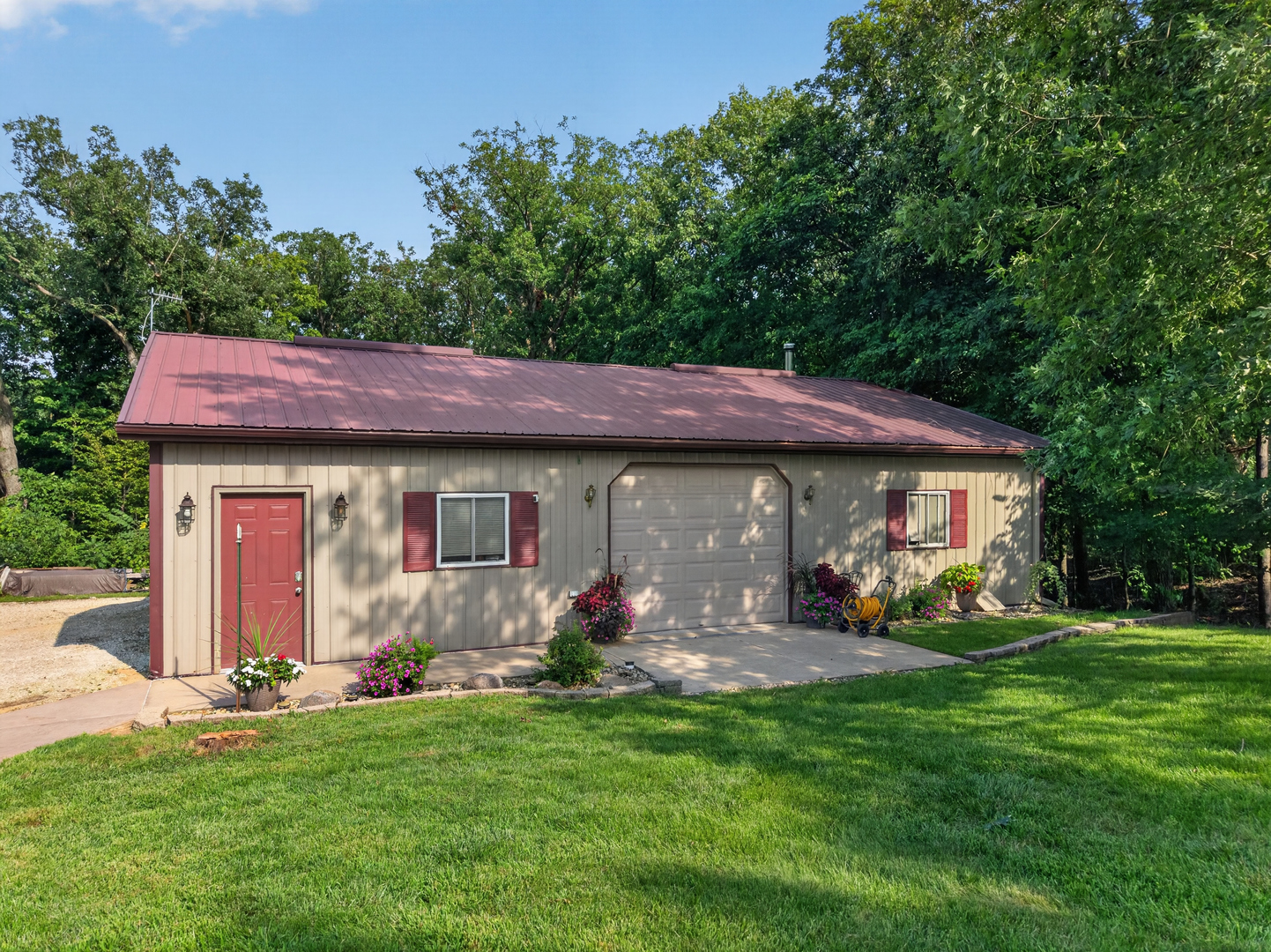 1119 Carter Street Property Photo 38