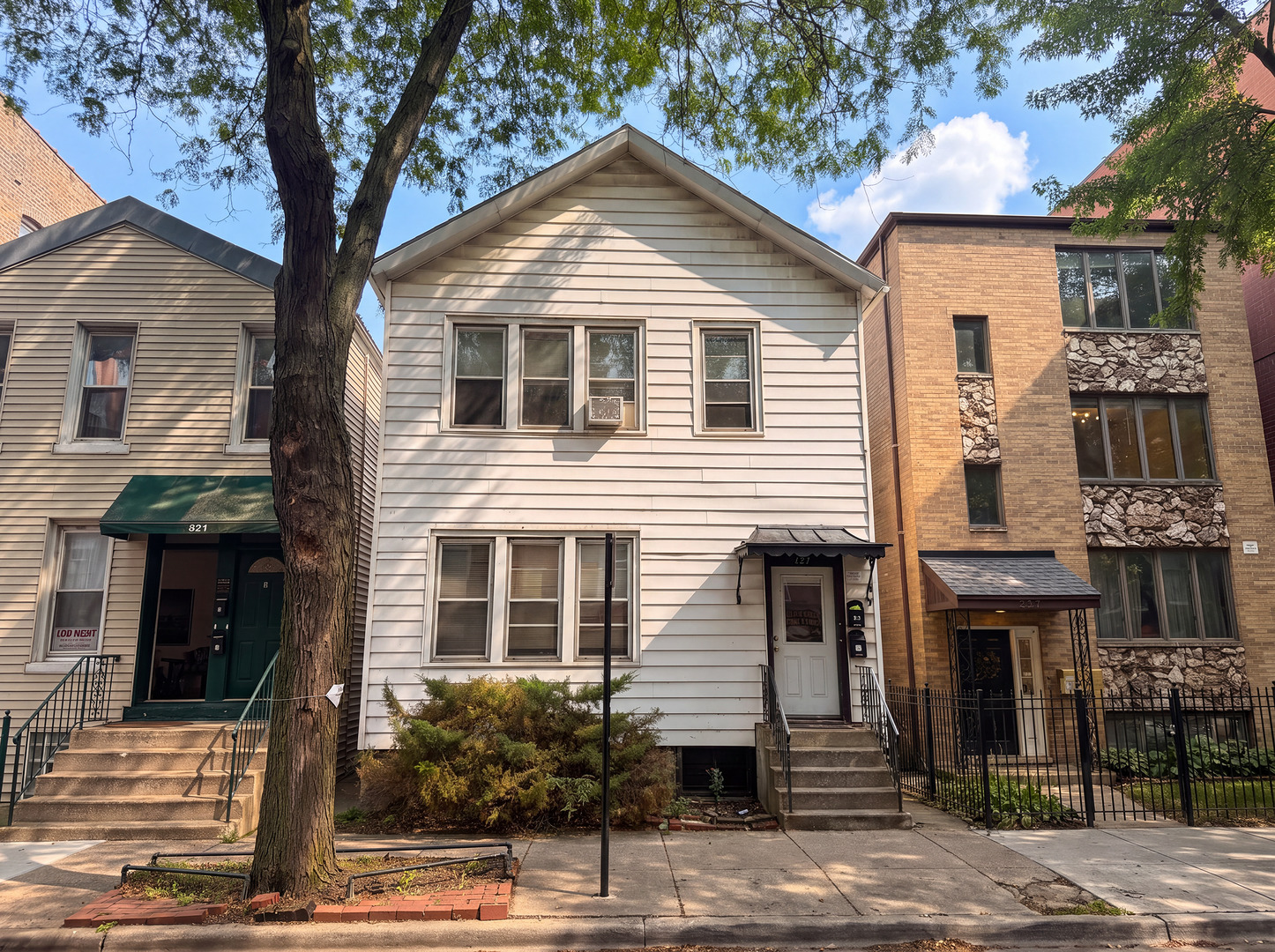 823 S Carpenter Street Property Photo 2