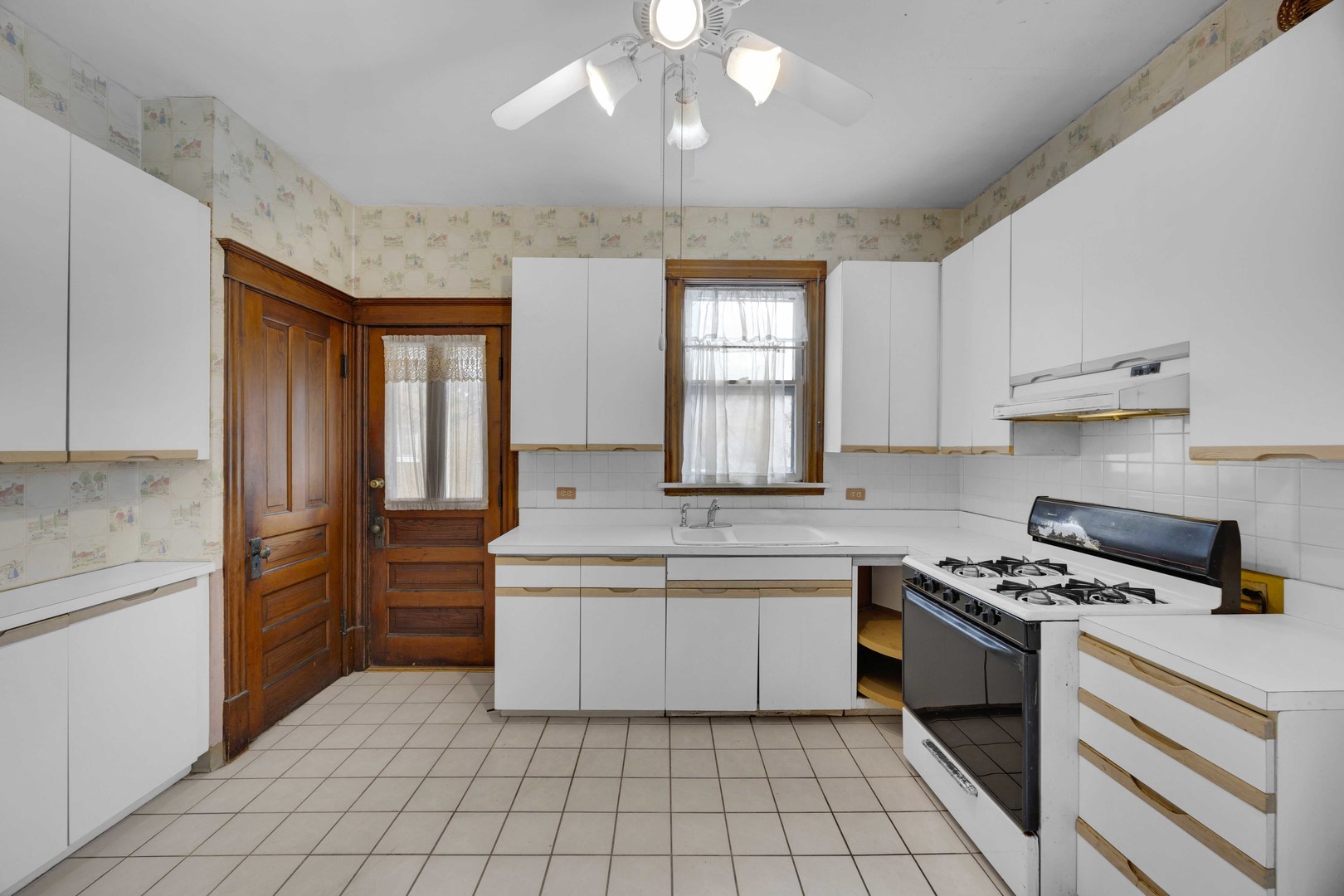 1322 Main Street Property Photo 13
