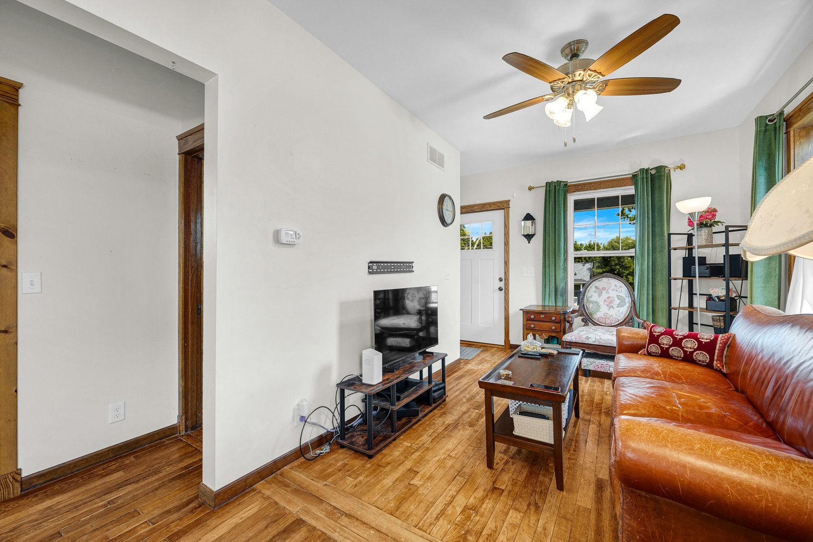 1312 W Grove Street Property Photo 4