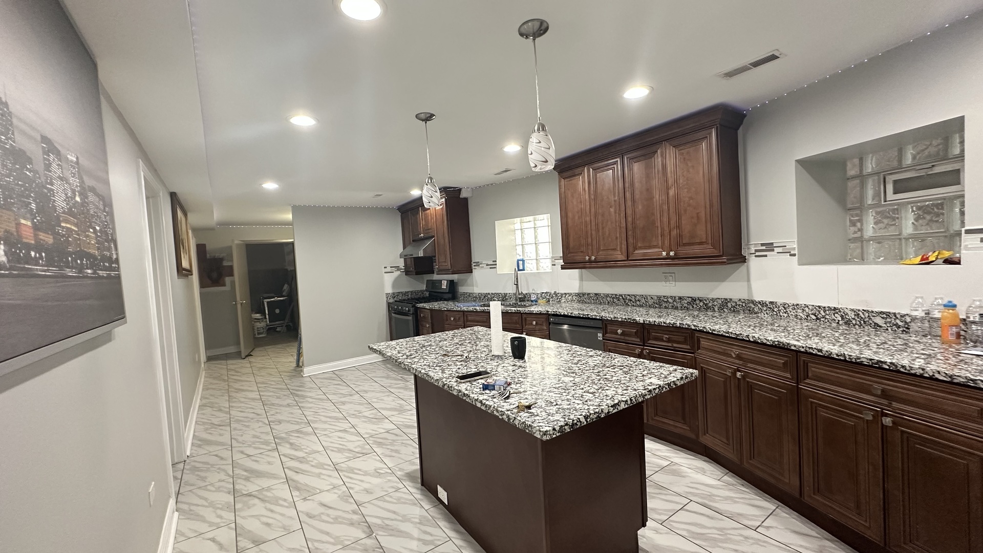 6322 N Lakewood Avenue G Property Photo 5