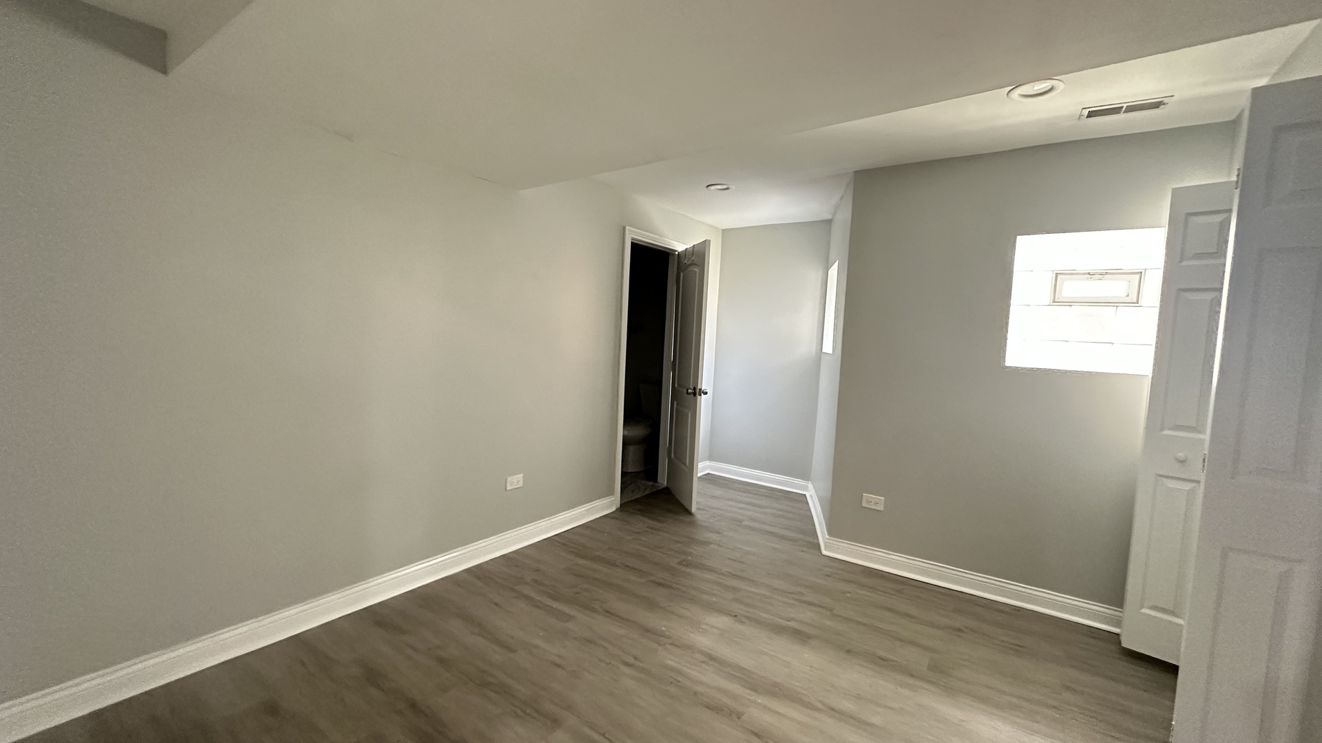 6322 N Lakewood Avenue G Property Photo 6