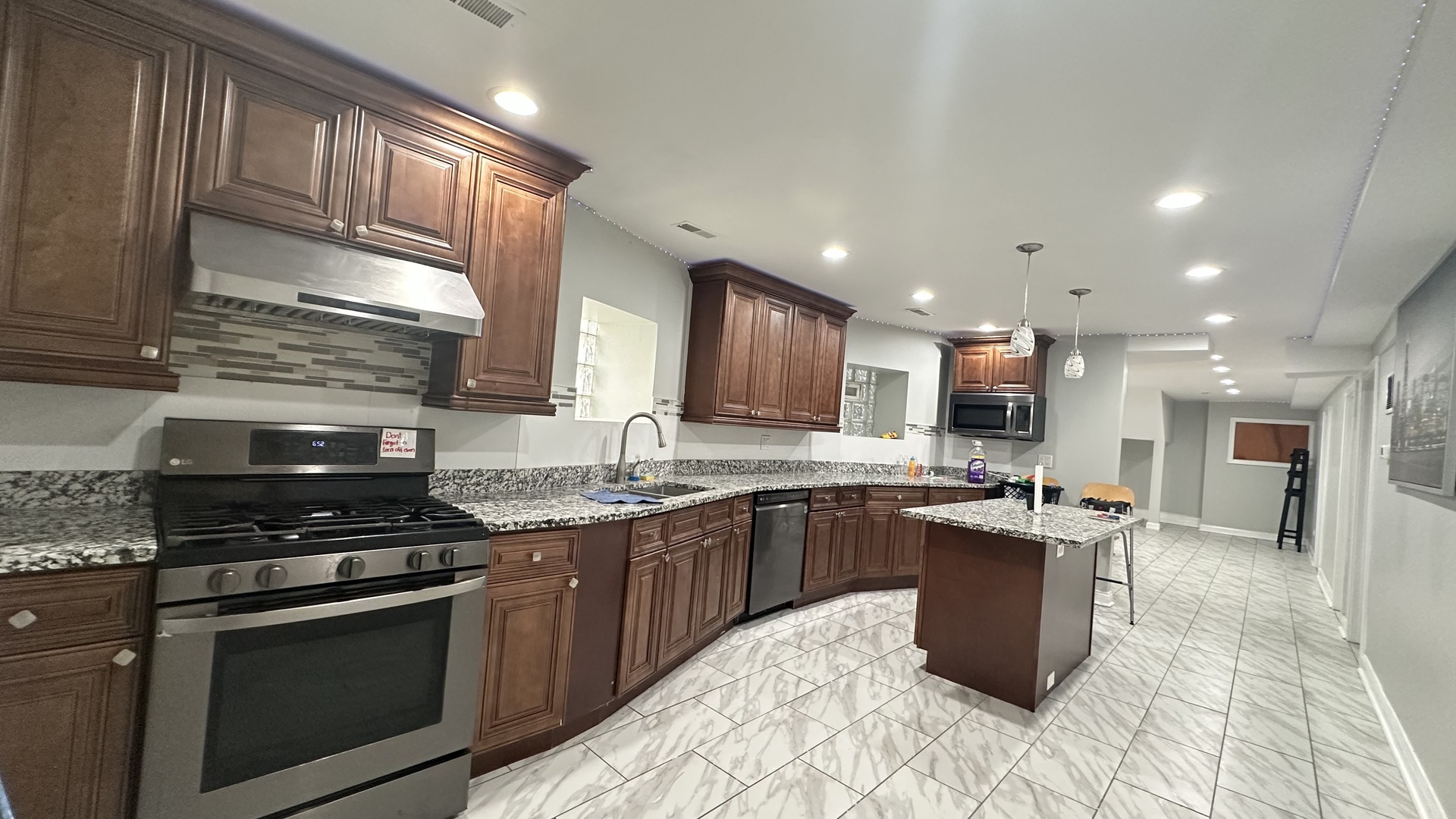 6322 N Lakewood Avenue G Property Photo 11