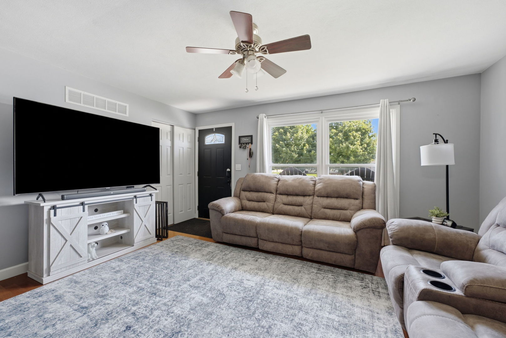 700 Seine Street Property Photo 3