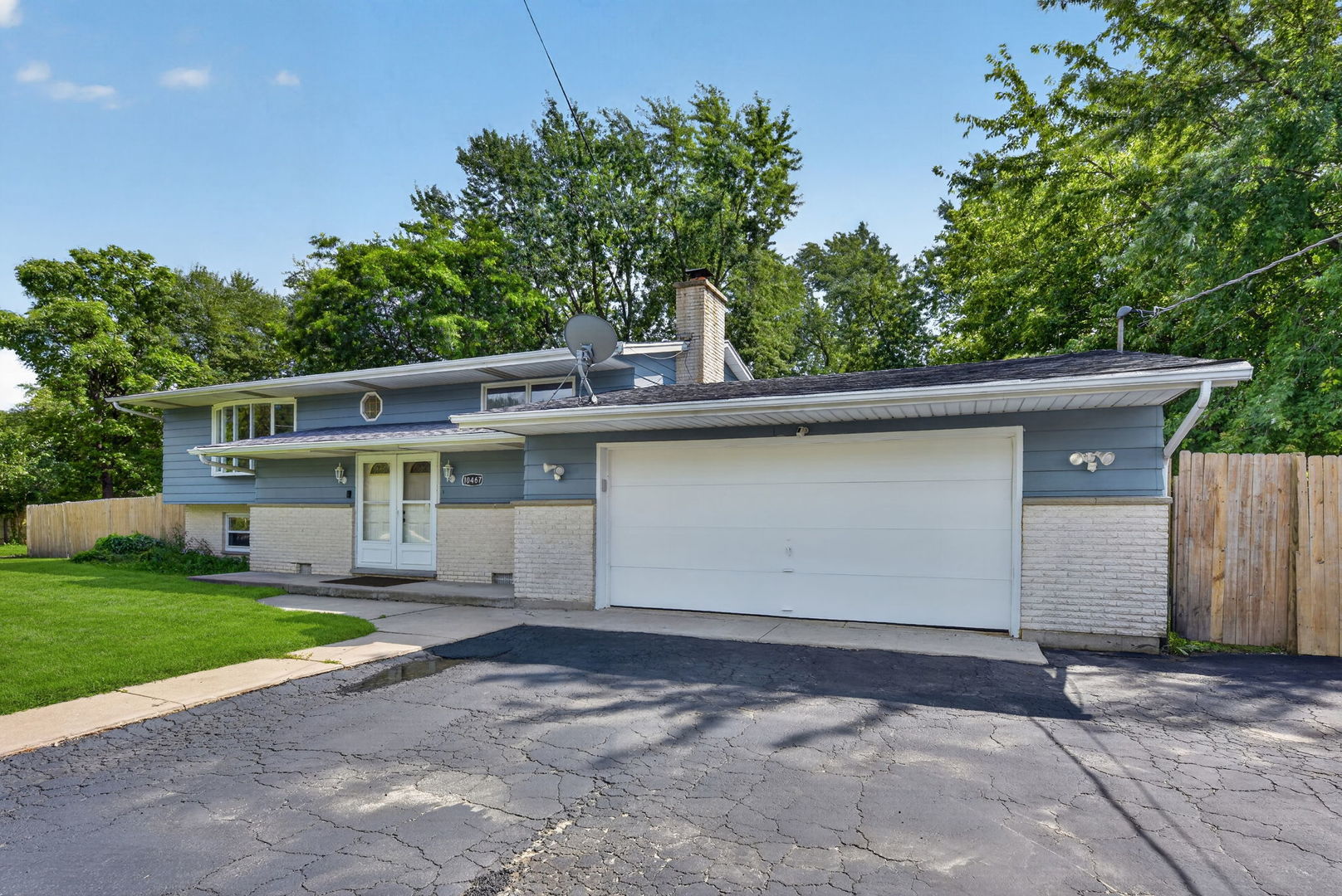 10467 W Chaplin Avenue Property Photo 2